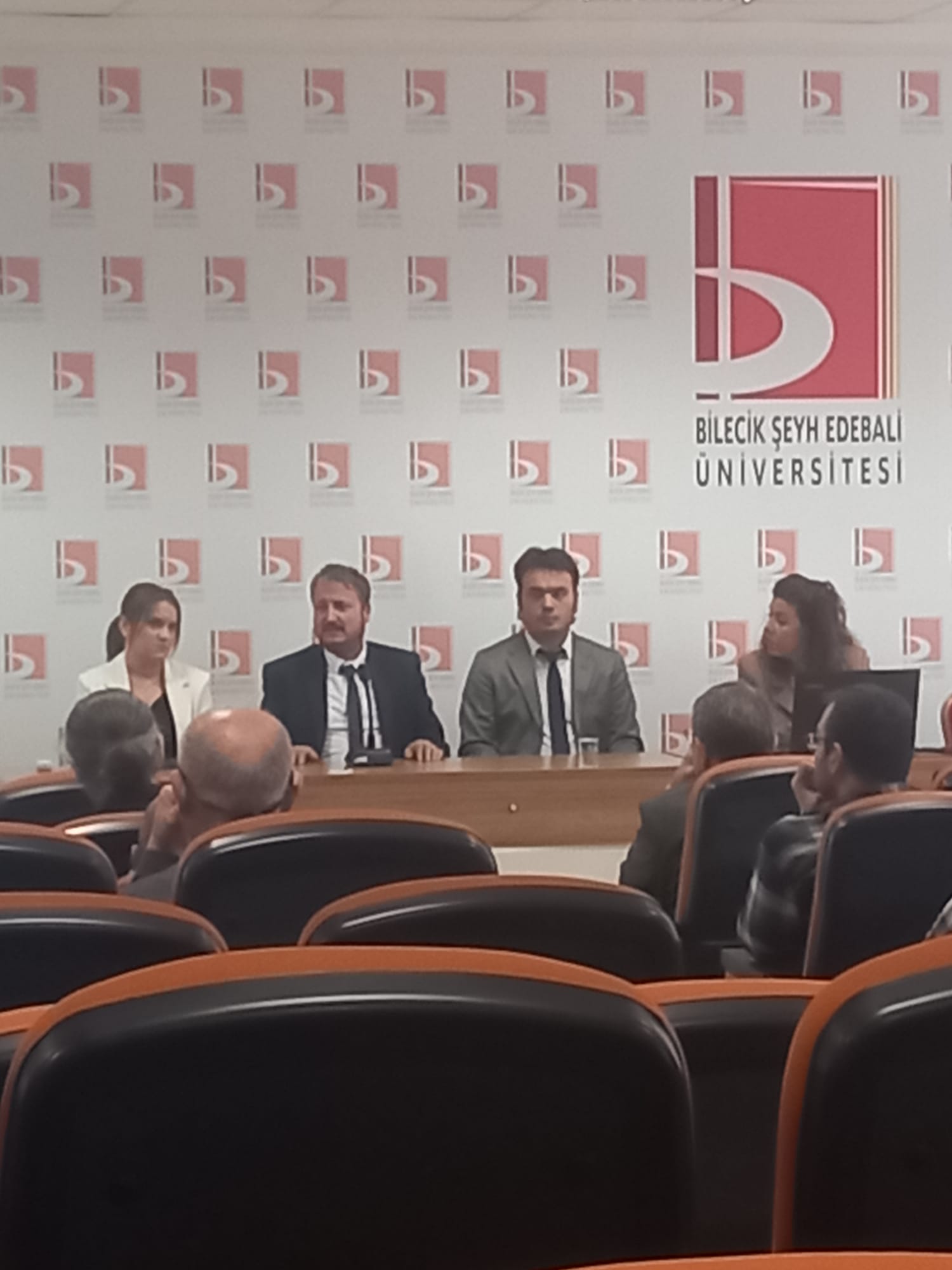 Ana Bilim/Ana Sanat Dalı Başkanları ile Enstitü Kurulu toplantısı gerçekleştirildi.